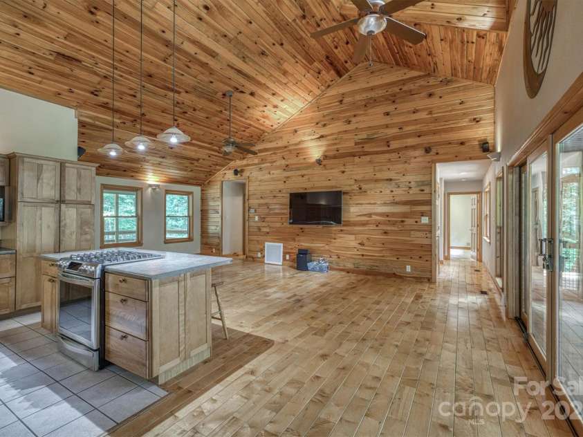 1044 Belvidere Lane, Morganton, NC 28655.  MLS# CAR4290111, YatesRealty ID 33364. 