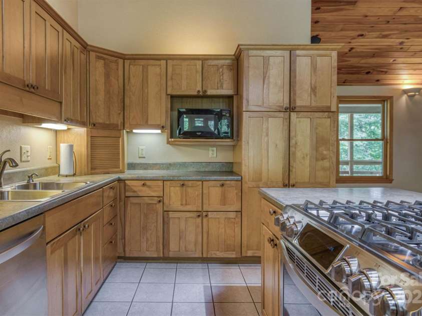 1044 Belvidere Lane, Morganton, NC 28655.  MLS# CAR4290111, YatesRealty ID 33364. 