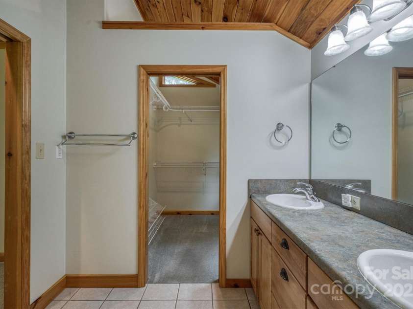 1044 Belvidere Lane, Morganton, NC 28655.  MLS# CAR4290111, YatesRealty ID 33364. 