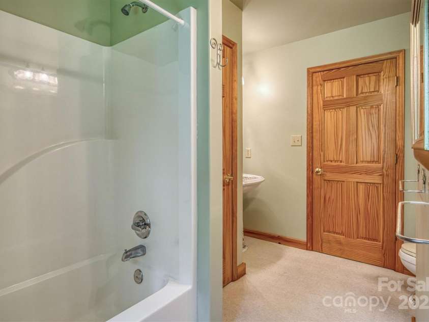 1044 Belvidere Lane, Morganton, NC 28655.  MLS# CAR4290111, YatesRealty ID 33364. 