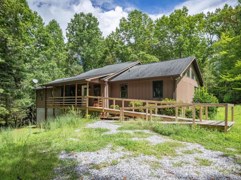 1044 Belvidere Lane, Morganton, NC 28655.  MLS# CAR4290111, YatesRealty ID 33364. 