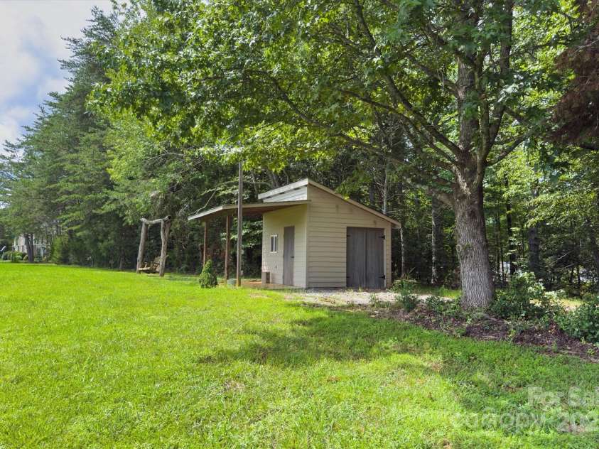 1044 Belvidere Lane, Morganton, NC 28655.  MLS# CAR4290111, YatesRealty ID 33364. 
