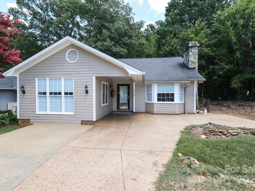 2810 Ashley Arbor Drive, Fort Mill, SC 29715.  MLS# CAR4283405, YatesRealty ID 33365. Exteriorr