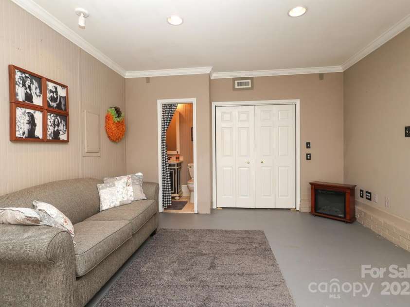 2810 Ashley Arbor Drive, Fort Mill, SC 29715.  MLS# CAR4283405, YatesRealty ID 33365. Flex