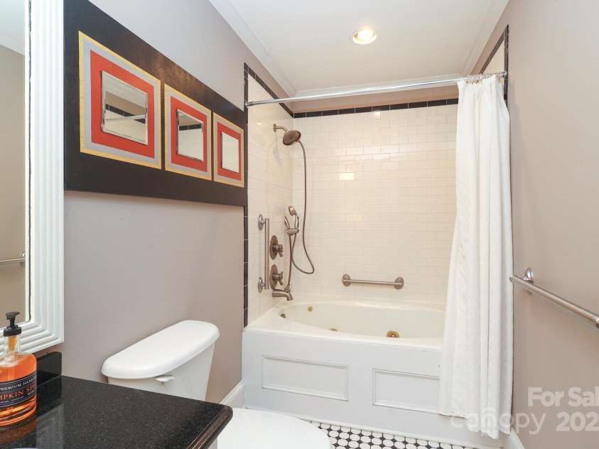 2810 Ashley Arbor Drive, Fort Mill, SC 29715.  MLS# CAR4283405, YatesRealty ID 33365. Full Bathroom