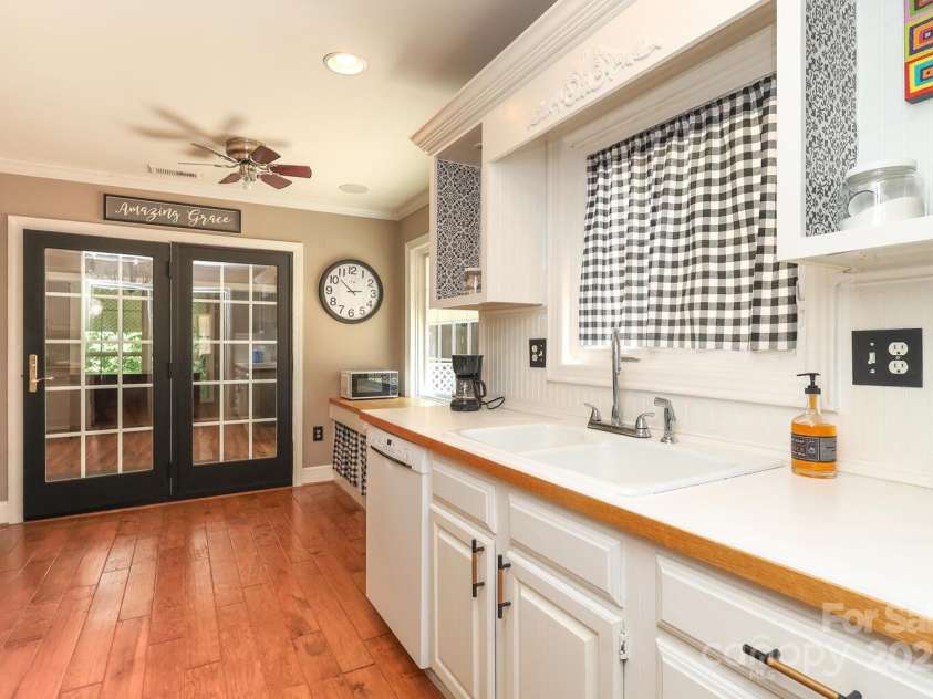 2810 Ashley Arbor Drive, Fort Mill, SC 29715.  MLS# CAR4283405, YatesRealty ID 33365. Kitchen