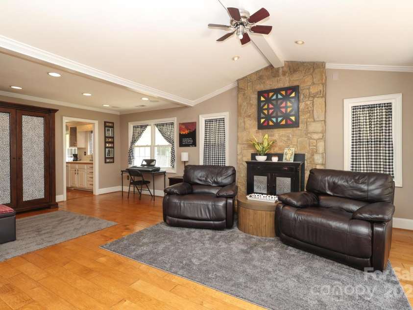 2810 Ashley Arbor Drive, Fort Mill, SC 29715.  MLS# CAR4283405, YatesRealty ID 33365. Living Room