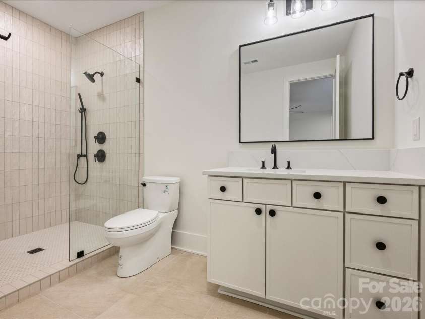 923 Laurel Creek Lane, Charlotte, NC 28211.  MLS# CAR4329053, YatesRealty ID 33365. 3rd floor bathroom