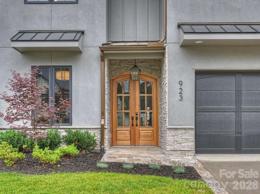 923 Laurel Creek Lane, Charlotte, NC 28211.  MLS# CAR4329053, YatesRealty ID 33365. 