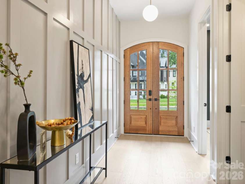 923 Laurel Creek Lane, Charlotte, NC 28211.  MLS# CAR4329053, YatesRealty ID 33365. 