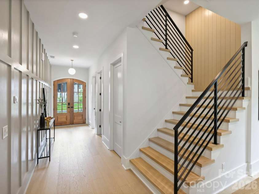 923 Laurel Creek Lane, Charlotte, NC 28211.  MLS# CAR4329053, YatesRealty ID 33365. 