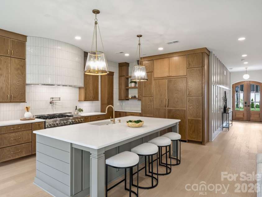 923 Laurel Creek Lane, Charlotte, NC 28211.  MLS# CAR4329053, YatesRealty ID 33365. 