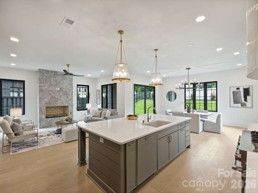 923 Laurel Creek Lane, Charlotte, NC 28211.  MLS# CAR4329053, YatesRealty ID 33365. 