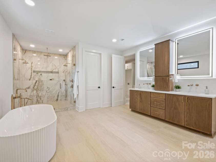 923 Laurel Creek Lane, Charlotte, NC 28211.  MLS# CAR4329053, YatesRealty ID 33365. 