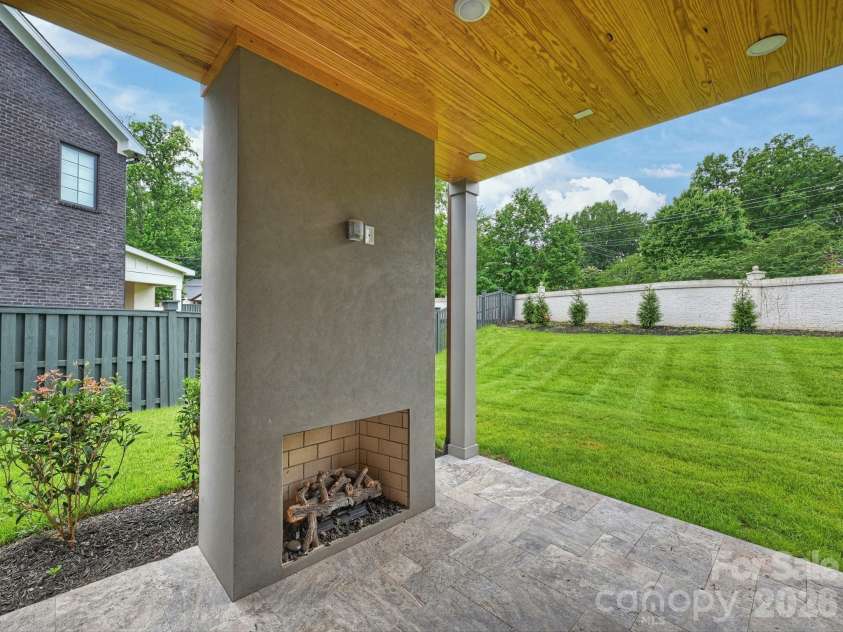 923 Laurel Creek Lane, Charlotte, NC 28211.  MLS# CAR4329053, YatesRealty ID 33365. 