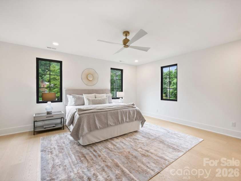 923 Laurel Creek Lane, Charlotte, NC 28211.  MLS# CAR4329053, YatesRealty ID 33365. Primary suite