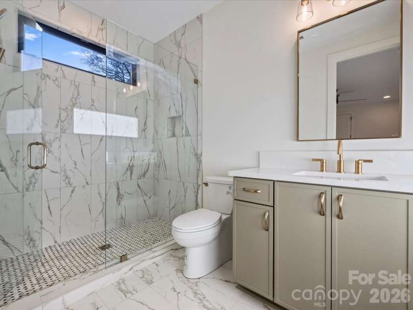 923 Laurel Creek Lane, Charlotte, NC 28211.  MLS# CAR4329053, YatesRealty ID 33365. Private bath for bedroom #4