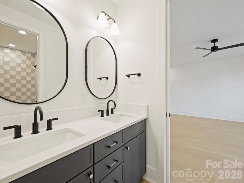 923 Laurel Creek Lane, Charlotte, NC 28211.  MLS# CAR4329053, YatesRealty ID 33365. Shared bath for bedrooms 2 and 3