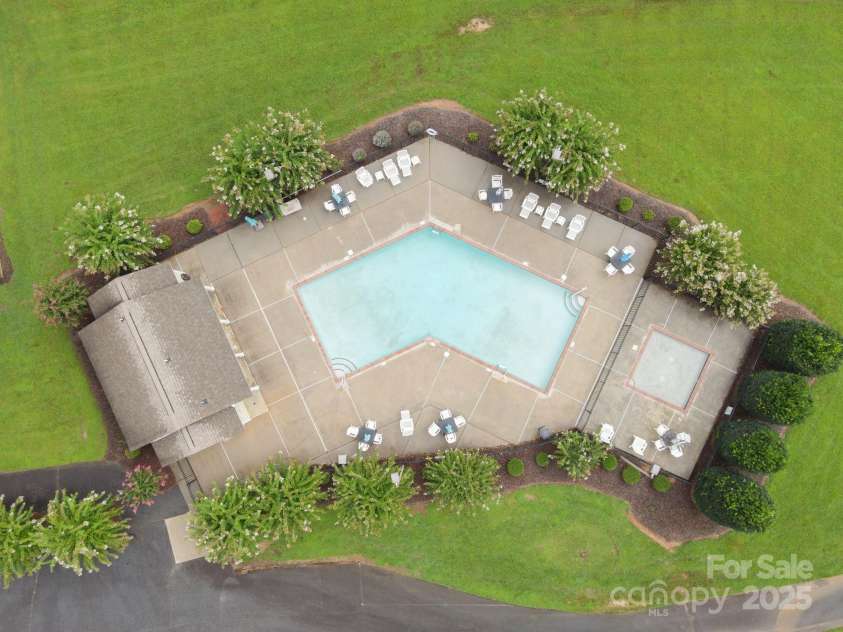 13118 Willow Breeze Lane, Huntersville, NC 28078.  MLS# CAR4291131, YatesRealty ID 33366. Community pool