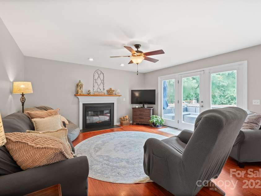 13118 Willow Breeze Lane, Huntersville, NC 28078.  MLS# CAR4291131, YatesRealty ID 33366. Family room