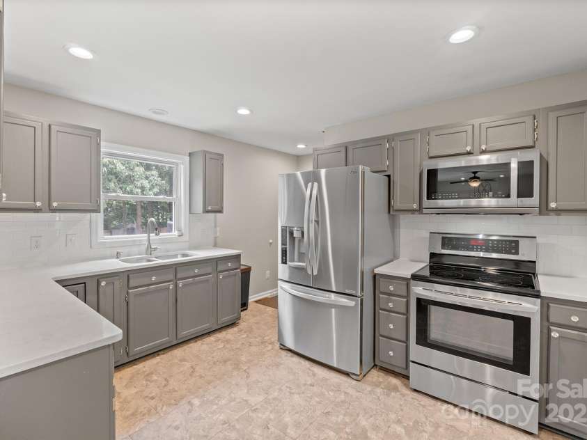 13118 Willow Breeze Lane, Huntersville, NC 28078.  MLS# CAR4291131, YatesRealty ID 33366. Kitchen 1