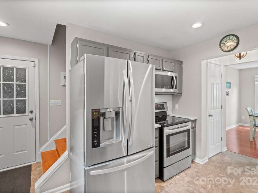 13118 Willow Breeze Lane, Huntersville, NC 28078.  MLS# CAR4291131, YatesRealty ID 33366. Kitchen 3