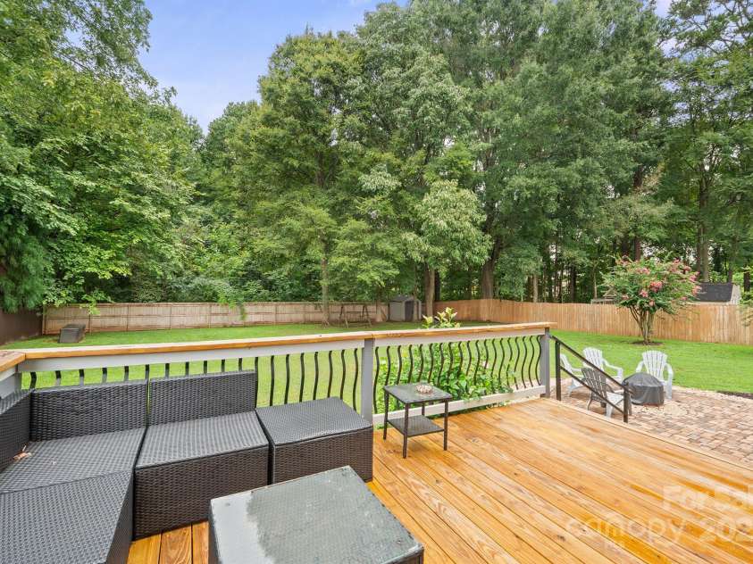 13118 Willow Breeze Lane, Huntersville, NC 28078.  MLS# CAR4291131, YatesRealty ID 33366. Large deck off of family room