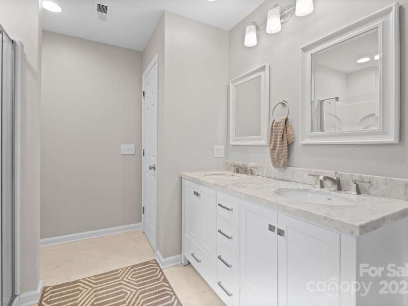 13118 Willow Breeze Lane, Huntersville, NC 28078.  MLS# CAR4291131, YatesRealty ID 33366. Primary Bath 2