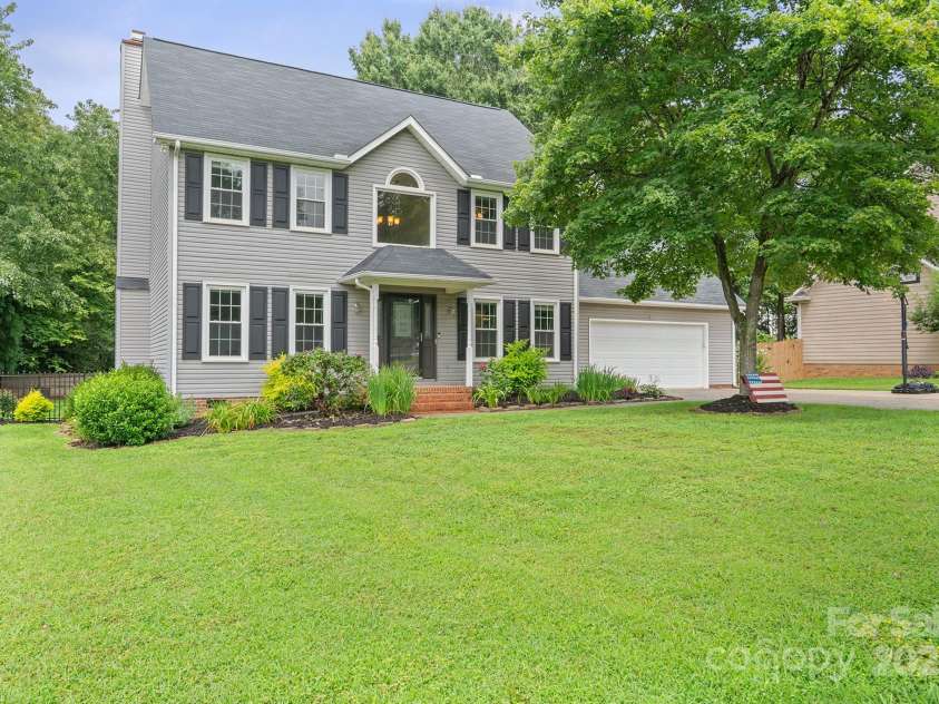 13118 Willow Breeze Lane, Huntersville, NC 28078.  MLS# CAR4291131, YatesRealty ID 33366. Welcome Home!