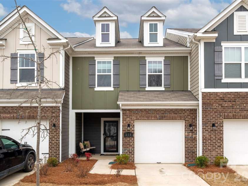 215 Harpers Run Lane, Matthews, NC 28104.  MLS# CAR4336514, YatesRealty ID 33366. 
