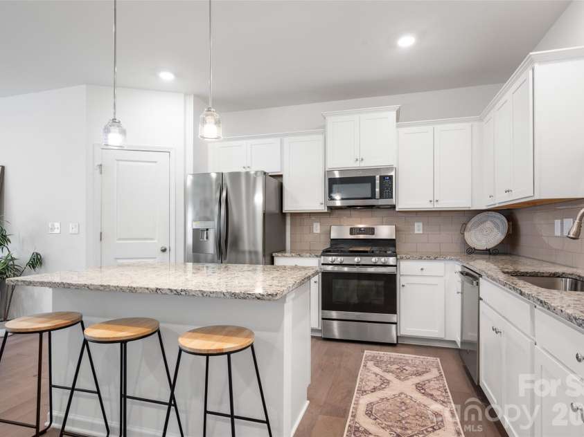 215 Harpers Run Lane, Matthews, NC 28104.  MLS# CAR4336514, YatesRealty ID 33366. 