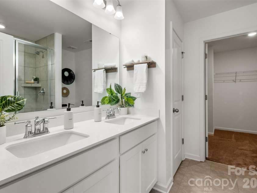 215 Harpers Run Lane, Matthews, NC 28104.  MLS# CAR4336514, YatesRealty ID 33366. 