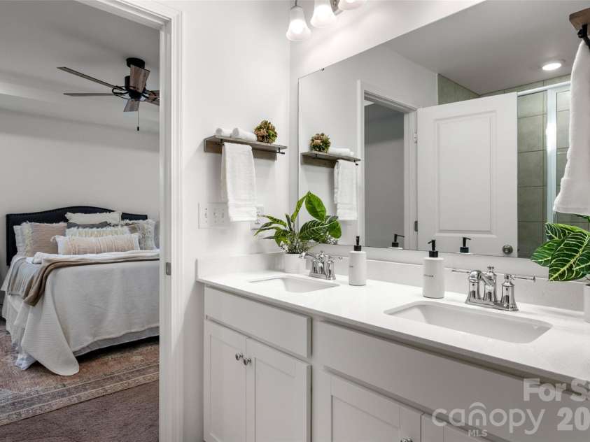 215 Harpers Run Lane, Matthews, NC 28104.  MLS# CAR4336514, YatesRealty ID 33366. 