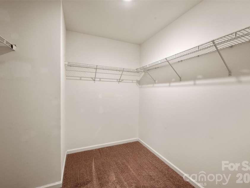 215 Harpers Run Lane, Matthews, NC 28104.  MLS# CAR4336514, YatesRealty ID 33366. 