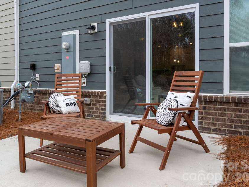 215 Harpers Run Lane, Matthews, NC 28104.  MLS# CAR4336514, YatesRealty ID 33366. 