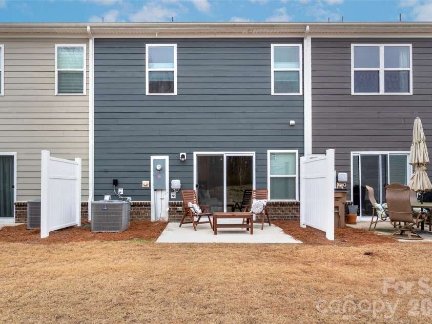 215 Harpers Run Lane, Matthews, NC 28104.  MLS# CAR4336514, YatesRealty ID 33366. 