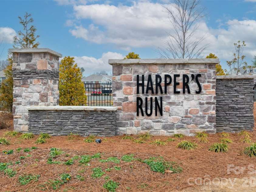 215 Harpers Run Lane, Matthews, NC 28104.  MLS# CAR4336514, YatesRealty ID 33366. 