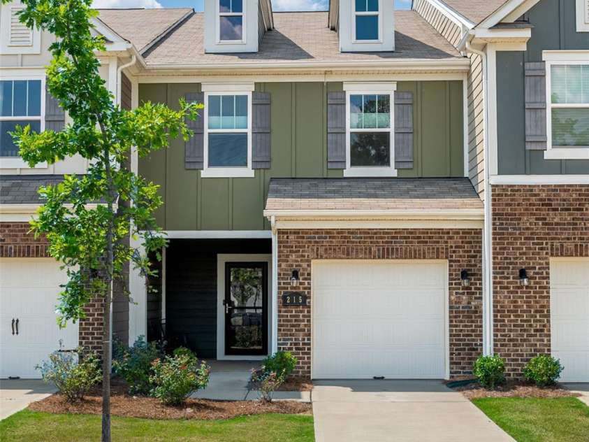 215 Harpers Run Lane, Matthews, NC 28104.  MLS# CAR4336514, YatesRealty ID 33366. 