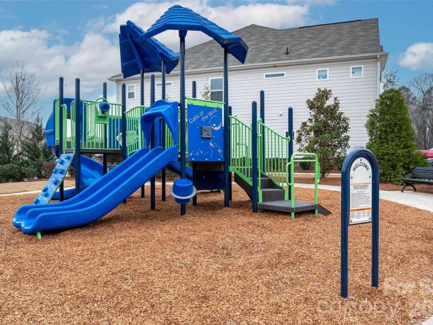 215 Harpers Run Lane, Matthews, NC 28104.  MLS# CAR4336514, YatesRealty ID 33366. Community Playground