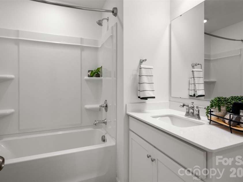 215 Harpers Run Lane, Matthews, NC 28104.  MLS# CAR4336514, YatesRealty ID 33366. Hall bath