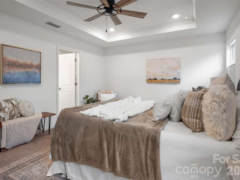 215 Harpers Run Lane, Matthews, NC 28104.  MLS# CAR4336514, YatesRealty ID 33366. Primary bedroom