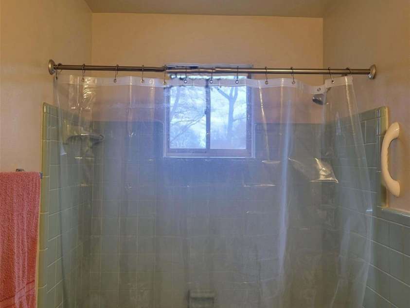 44 17th Avenue Court, Hickory, NC 28601.  MLS# CAR4283456, YatesRealty ID 33367. Full Bath