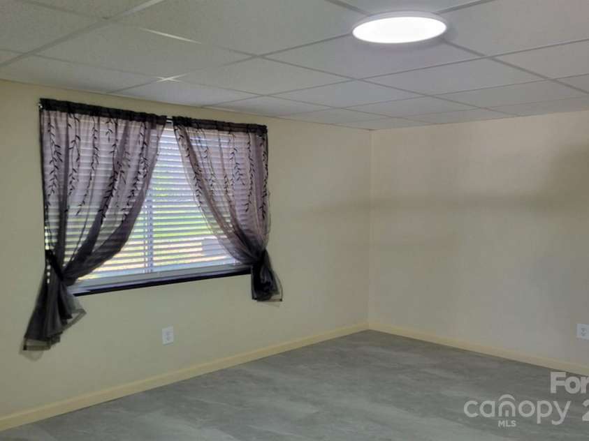 44 17th Avenue Court, Hickory, NC 28601.  MLS# CAR4283456, YatesRealty ID 33367. Living Room with Split