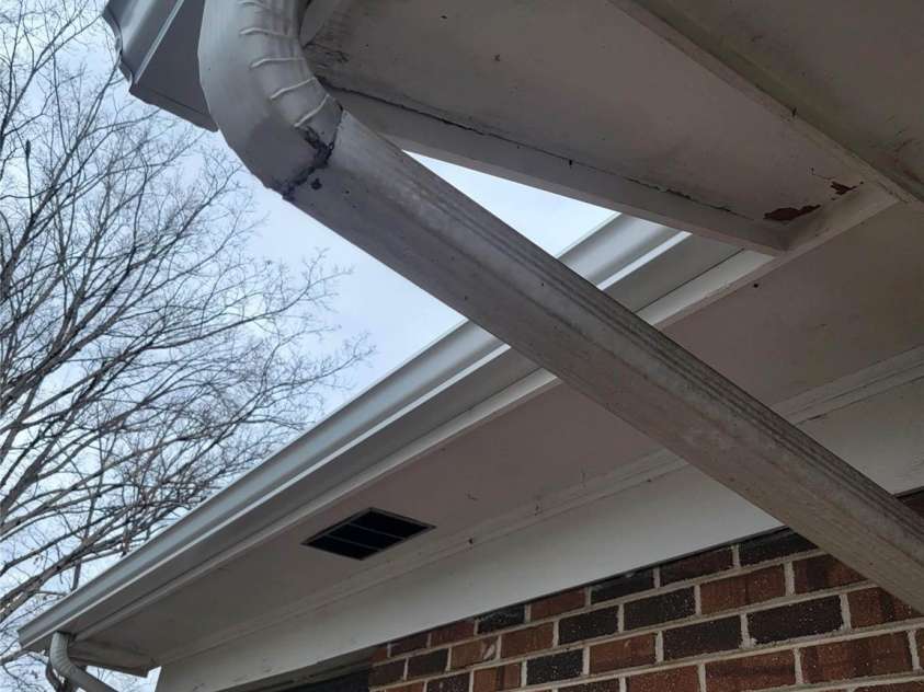 44 17th Avenue Court, Hickory, NC 28601.  MLS# CAR4283456, YatesRealty ID 33367. Newer Soffits/Gutters