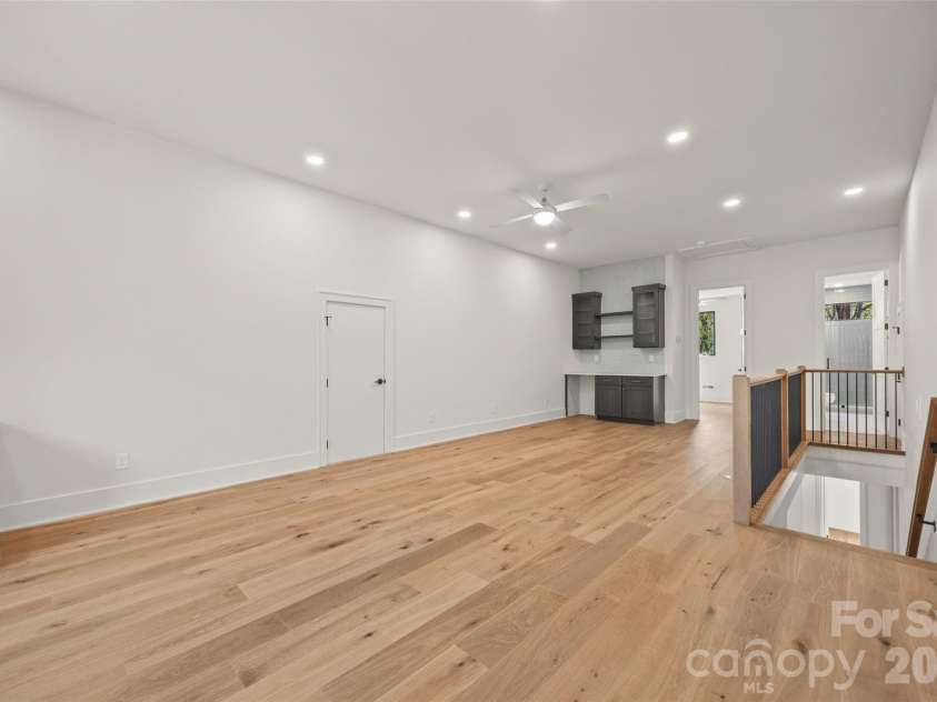 7105 Essington Drive, Charlotte, NC 28270.  MLS# CAR4356237, YatesRealty ID 33367. 3rd floor flex space