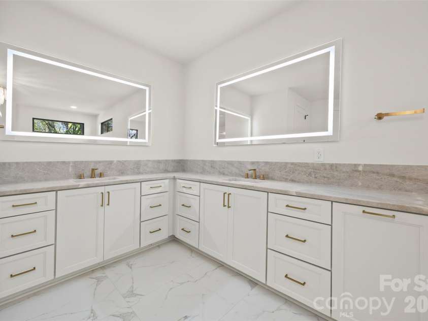 7105 Essington Drive, Charlotte, NC 28270.  MLS# CAR4356237, YatesRealty ID 33367. 