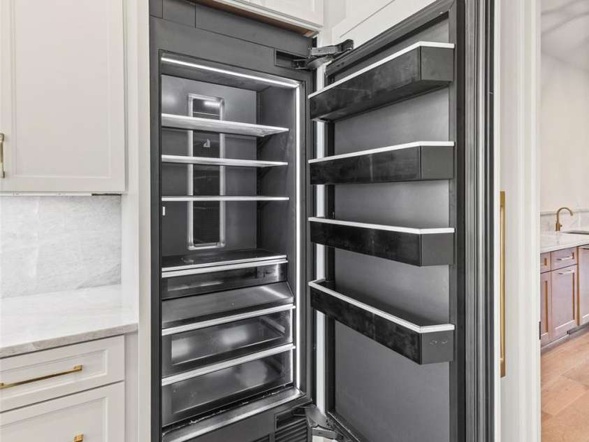 7105 Essington Drive, Charlotte, NC 28270.  MLS# CAR4356237, YatesRealty ID 33367. Full fridge
