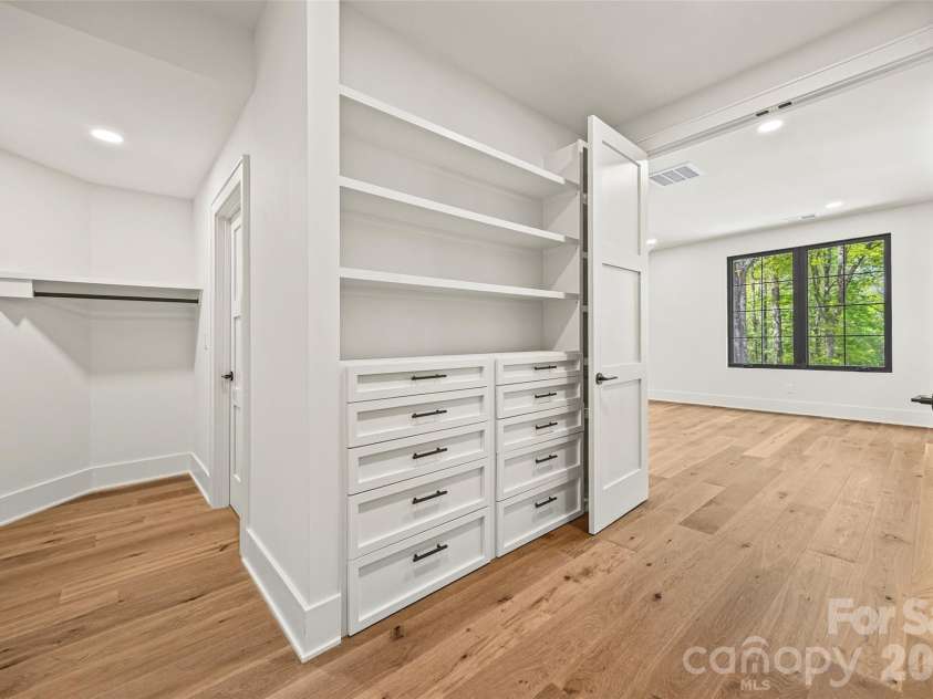 7105 Essington Drive, Charlotte, NC 28270.  MLS# CAR4356237, YatesRealty ID 33367. Primary Closet