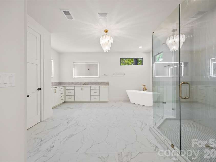 7105 Essington Drive, Charlotte, NC 28270.  MLS# CAR4356237, YatesRealty ID 33367. Primary ensuite bath