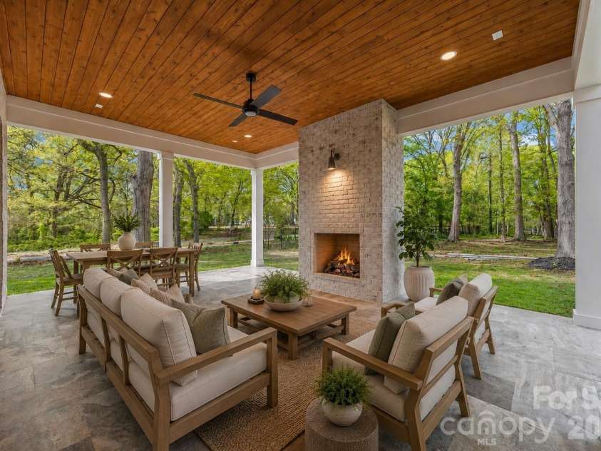 7105 Essington Drive, Charlotte, NC 28270.  MLS# CAR4356237, YatesRealty ID 33367. VIRTUALLY STAGED
